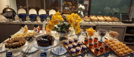 Free daily buffet breakfast