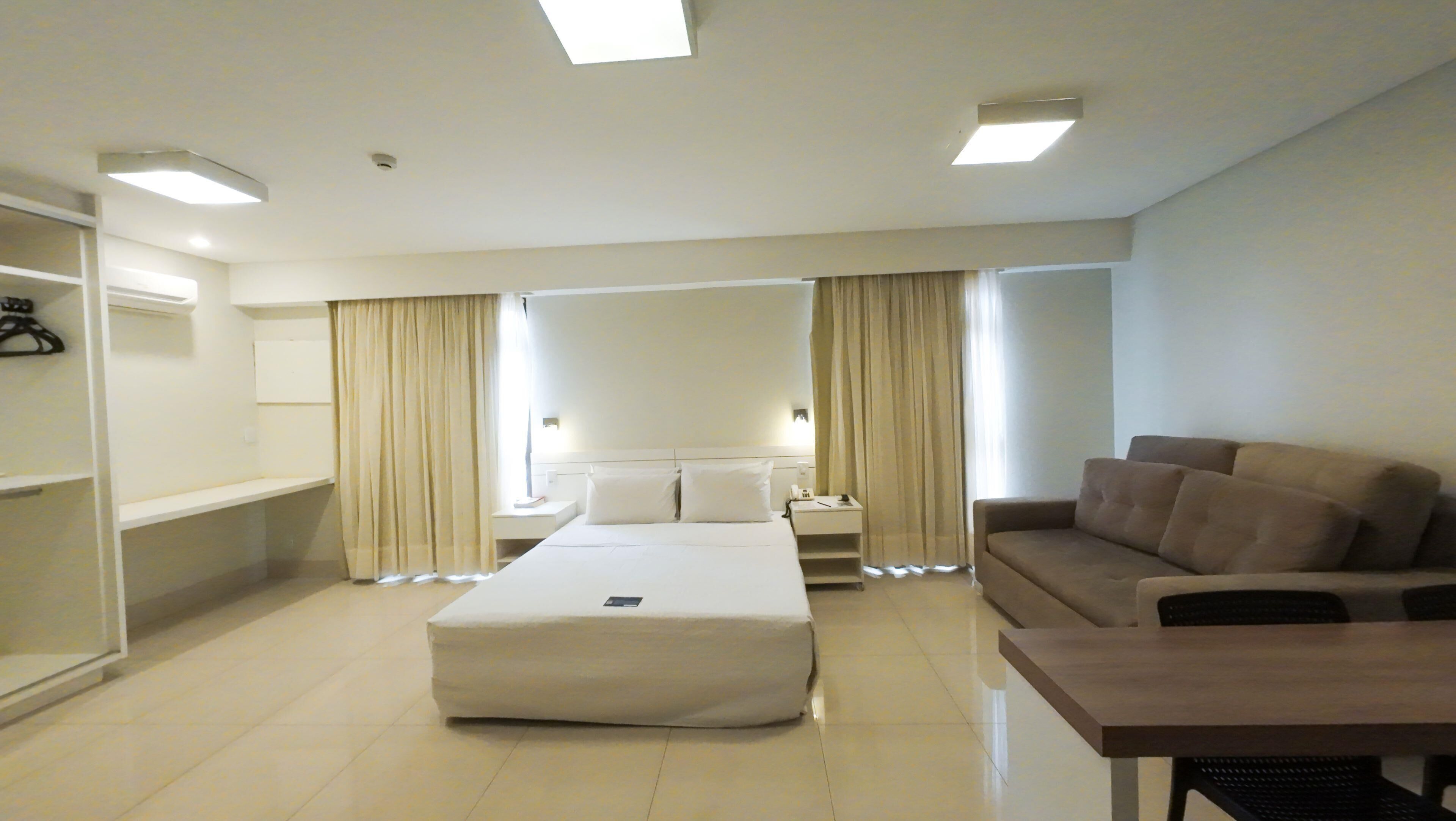 Habitación ejecutiva, 1 cama de matrimonio con sofá cama, accesible en silla de ruedas | Minibar, caja fuerte, escritorio y wifi gratis