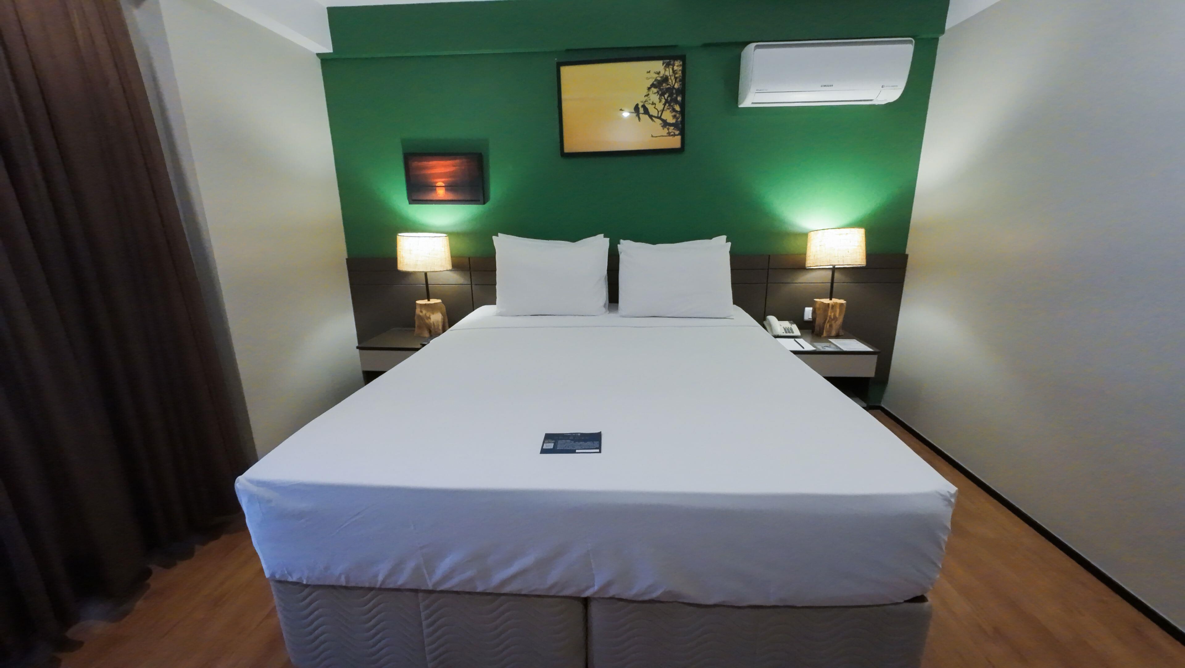 Habitación estándar, 1 cama de matrimonio | Minibar, caja fuerte, escritorio y wifi gratis