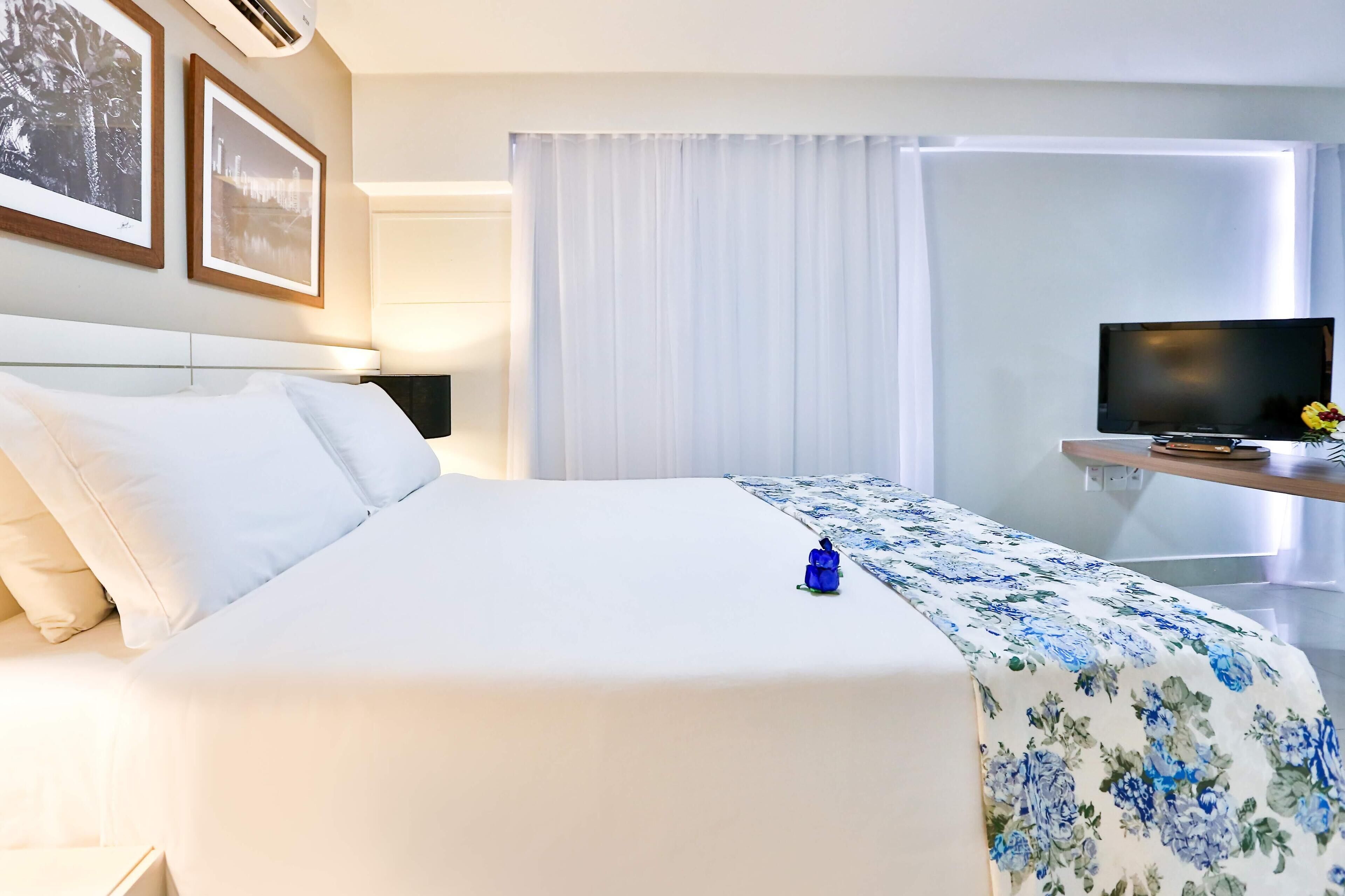 迷你吧、客房内保险箱、办公桌、免费 WiFi