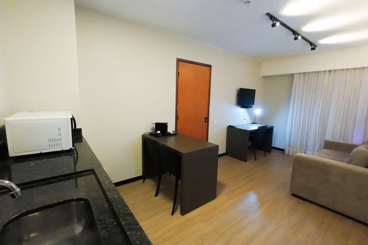 高級客房, 多張床 | 迷你吧、客房內保險箱、書桌、免費無線上網