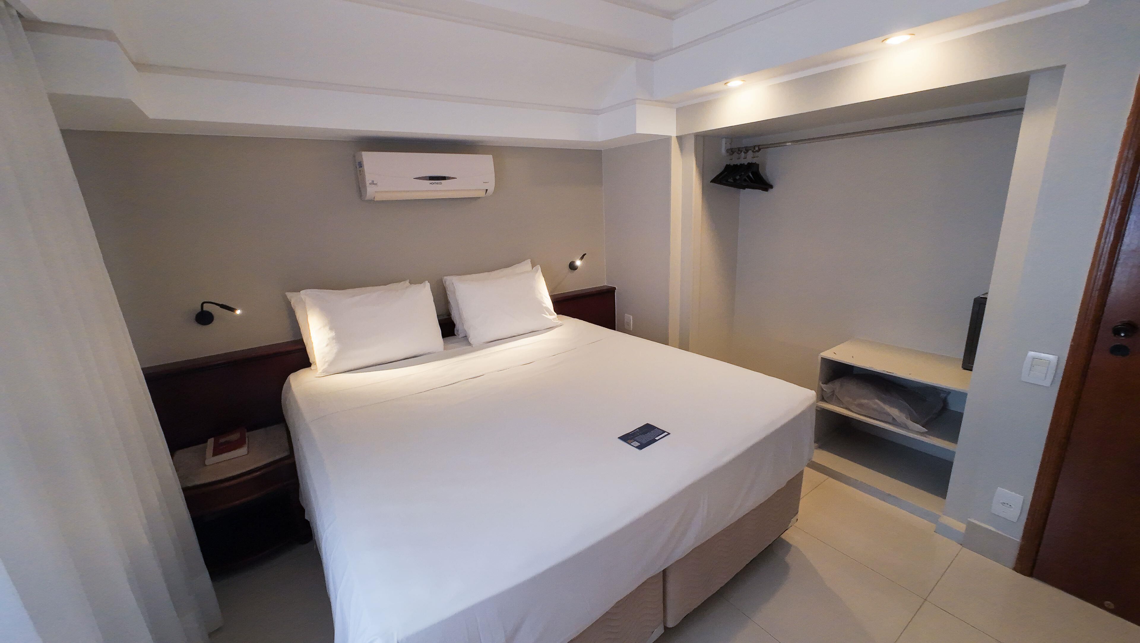 Minibar, caja fuerte, escritorio y wifi gratis