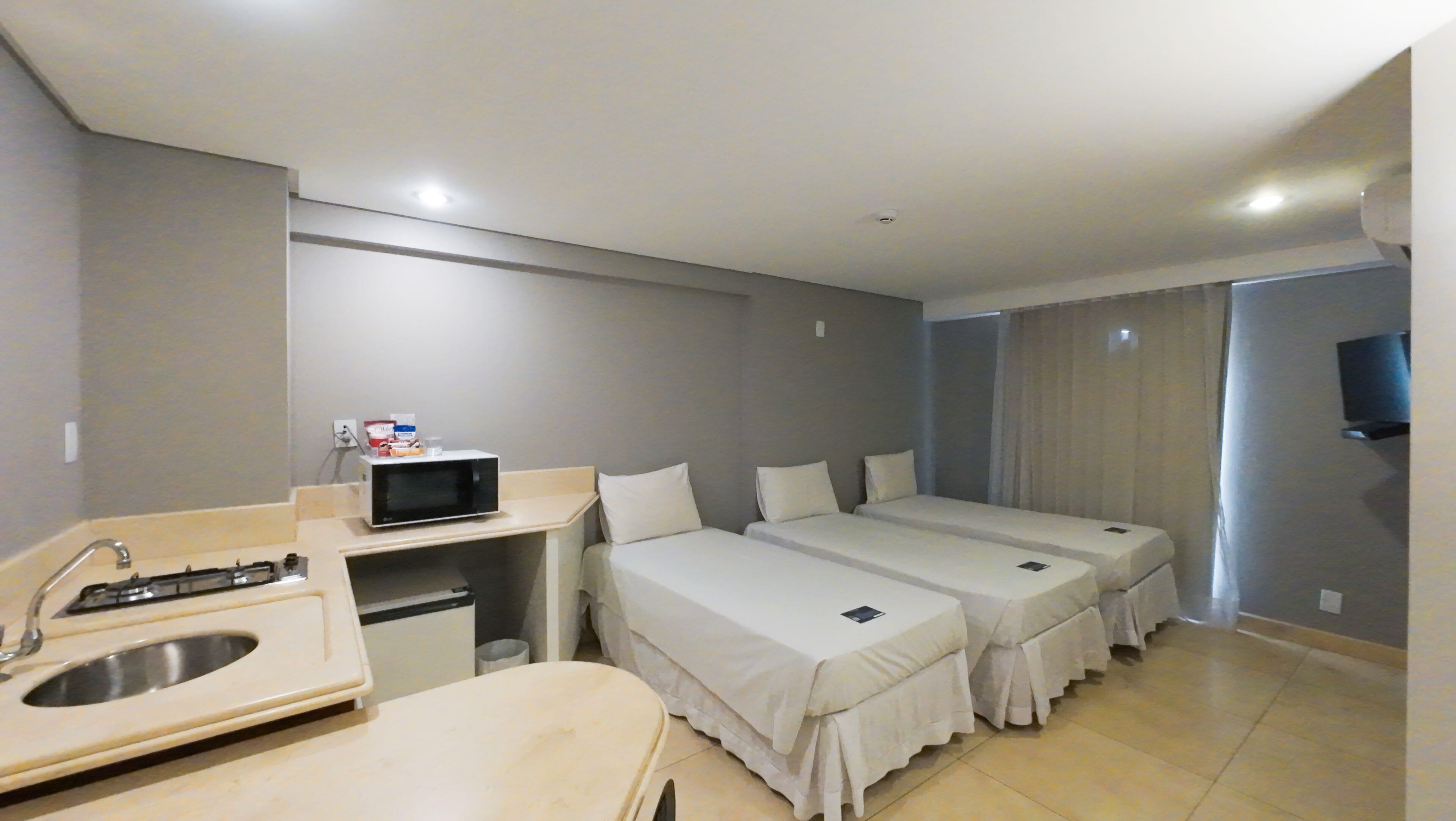 Habitación familiar, varias camas (Executive) | Minibar, caja fuerte, escritorio y wifi gratis