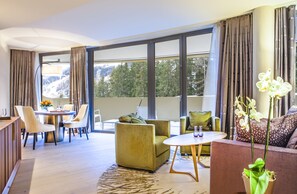 Suite (Alpine) | Living area