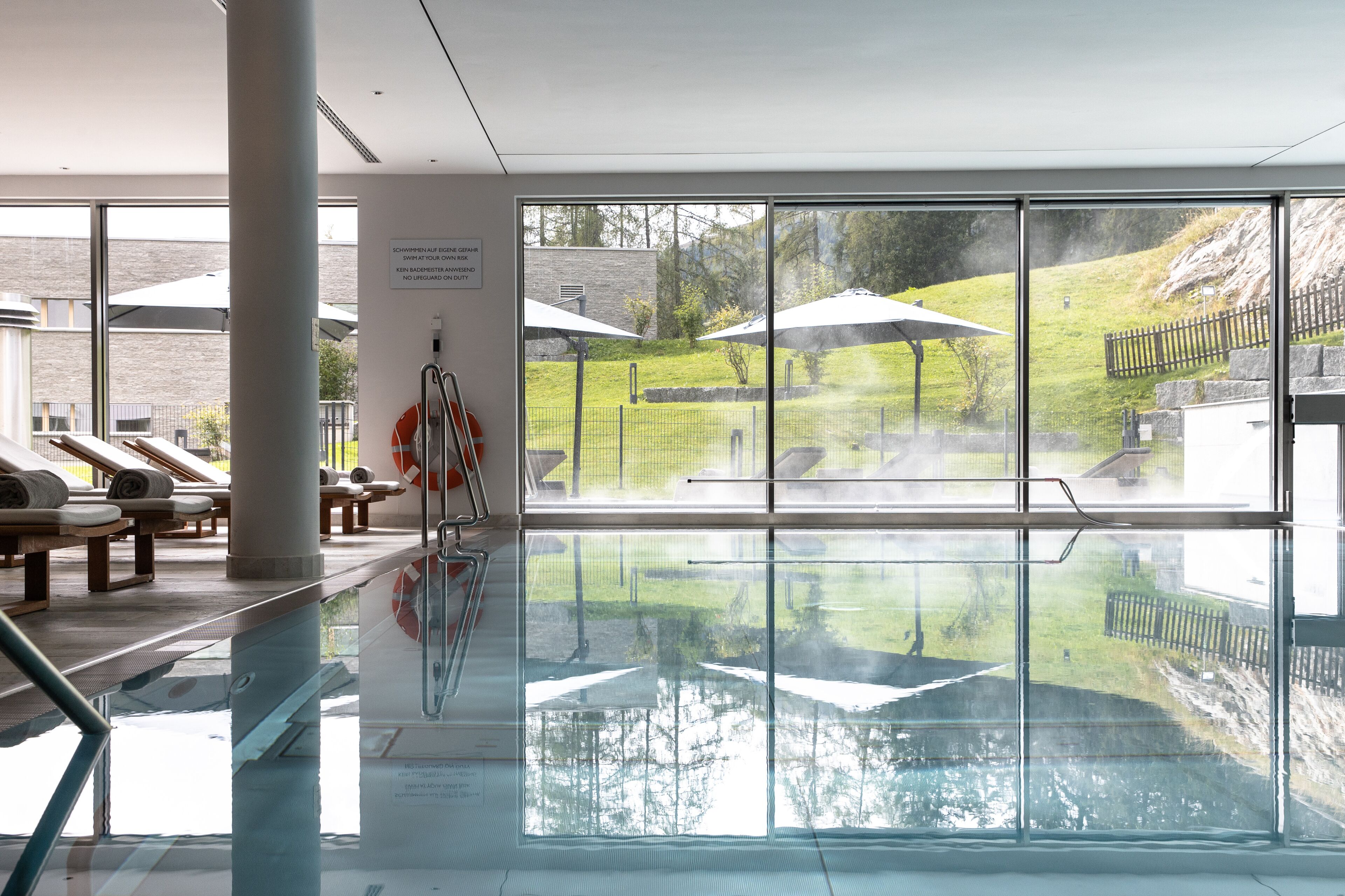 Salas de tratamiento para parejas, un sauna, una bañera de hidromasaje