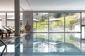 Couples treatment room(s), sauna, hot tub, steam room, body treatments