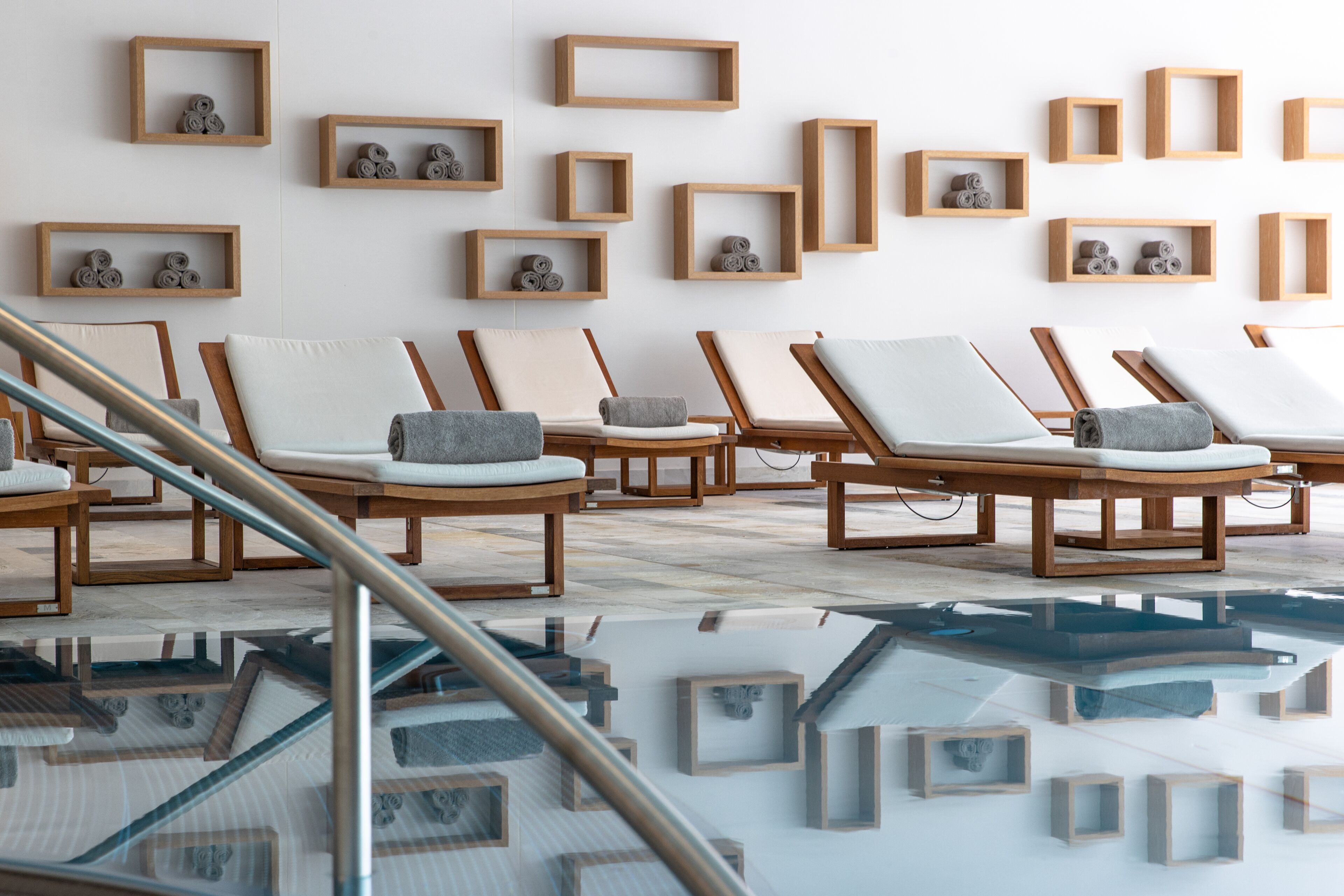 Couples treatment rooms, sauna, hot tub, steam room, body treatments