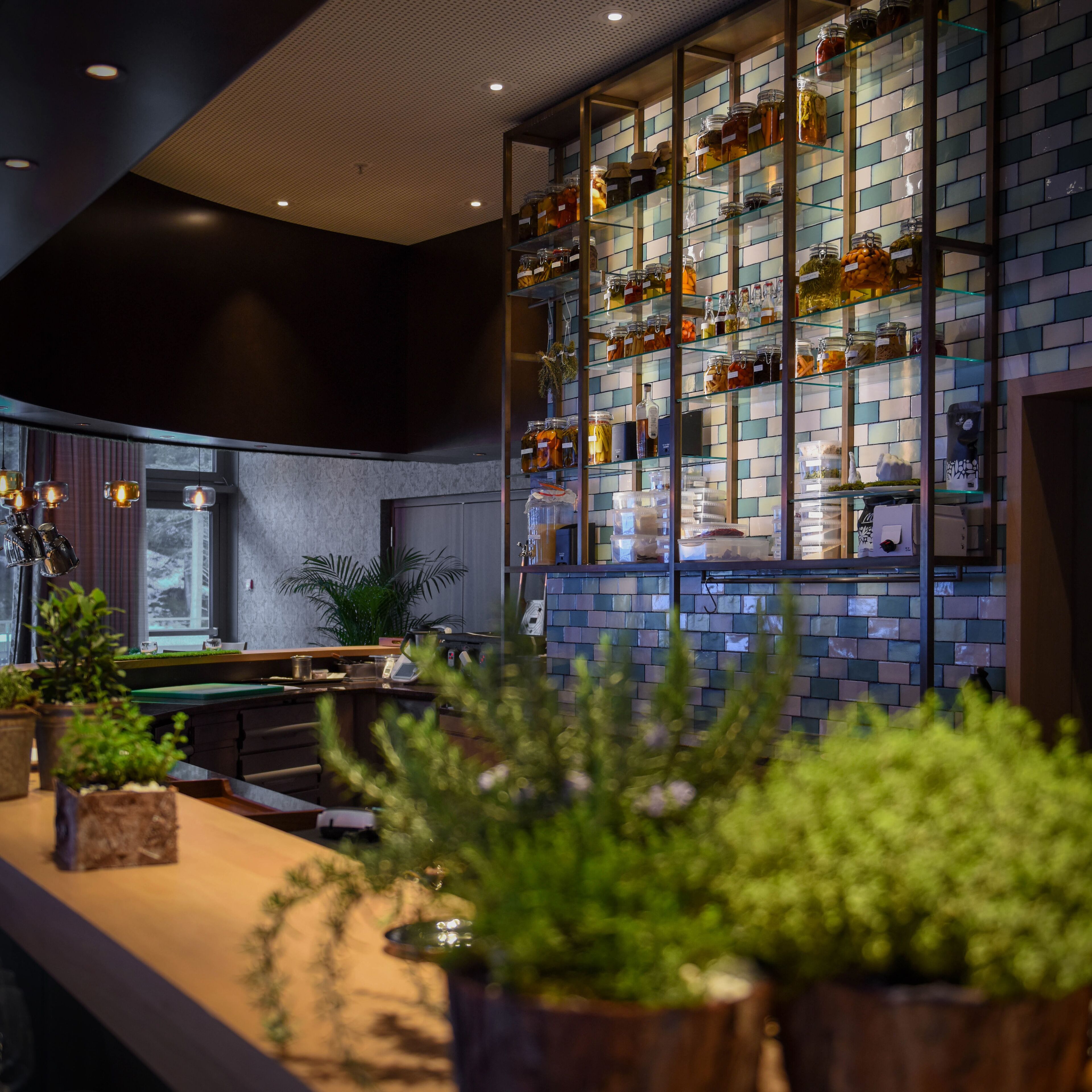 3 restaurants, breakfast, dinner served; peruvian cuisine