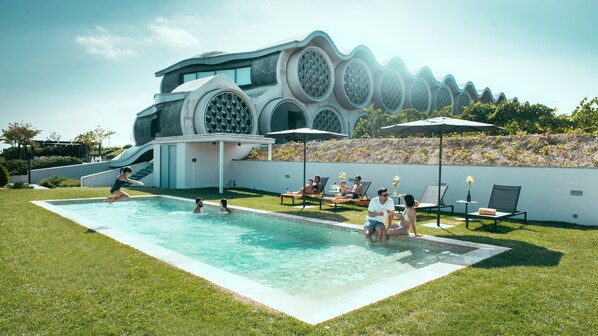 Piscine extérieure (ouverte en saison)