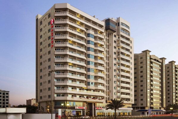 Exterior - Ramada by Wyndham Beach Hotel Ajman (Ajman)