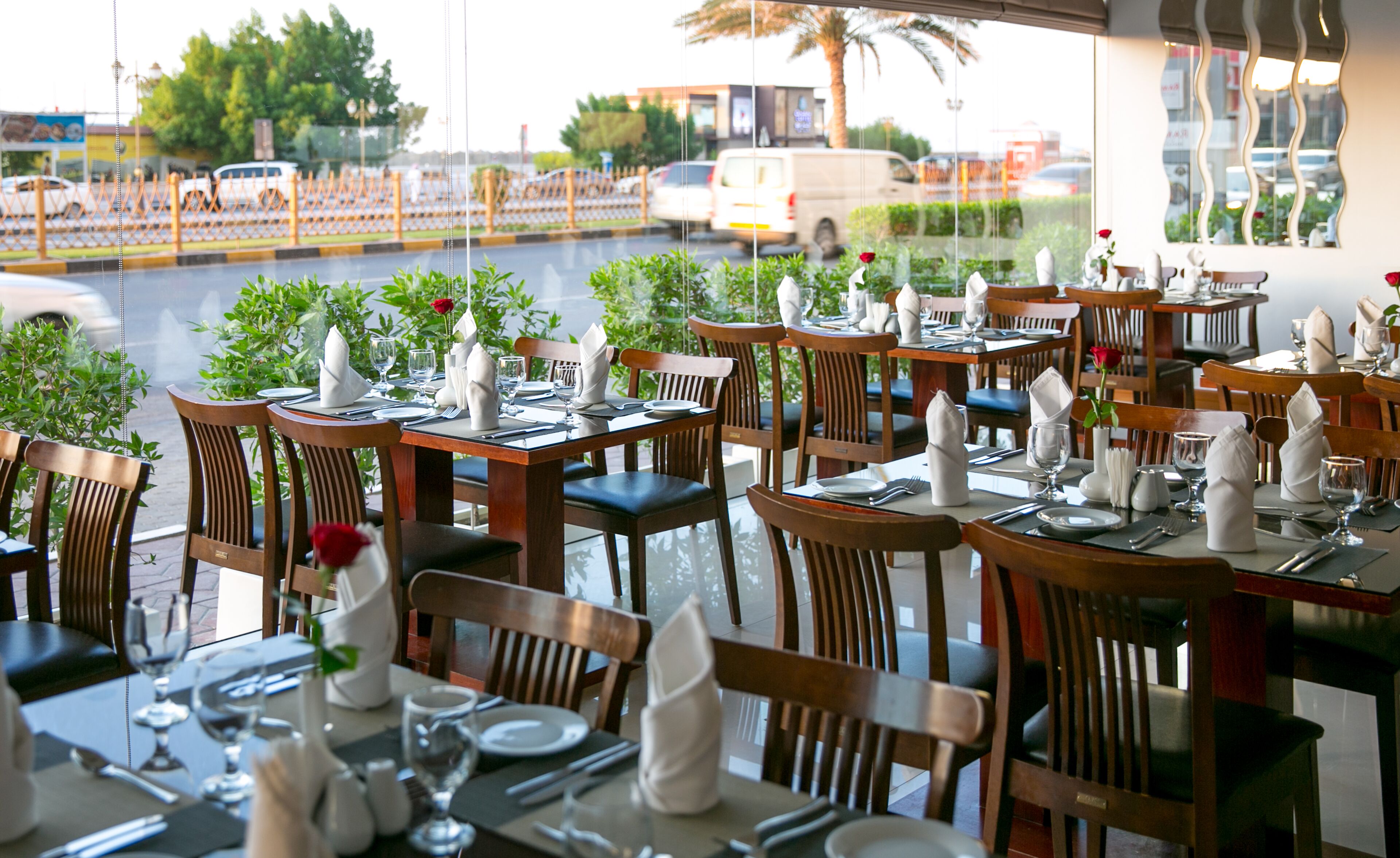 2 restaurants; breakfast, lunch and dinner served 