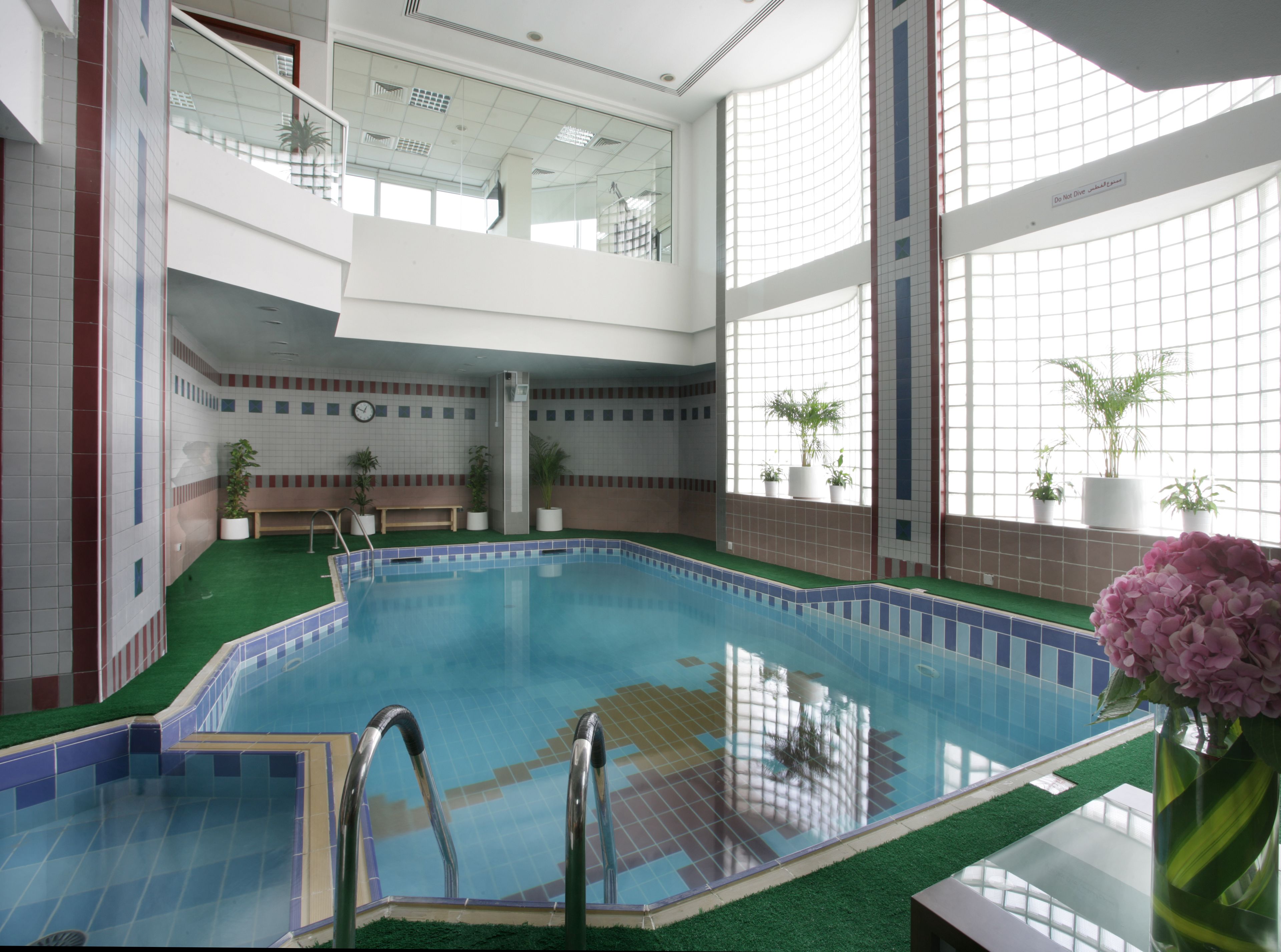 Indoor pool, sun loungers