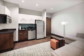 Studio, 1 King Bed, Kitchen, City View | Private kitchen - Homewood Suites by Hilton Denver Downtown-Convention Center (Denver)