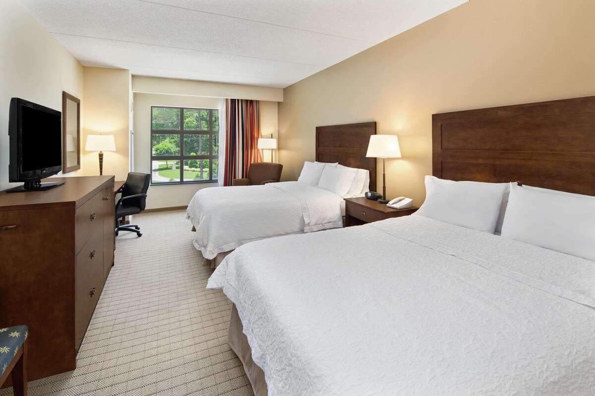 In-room safe, iron/ironing board, cribs (surcharge)