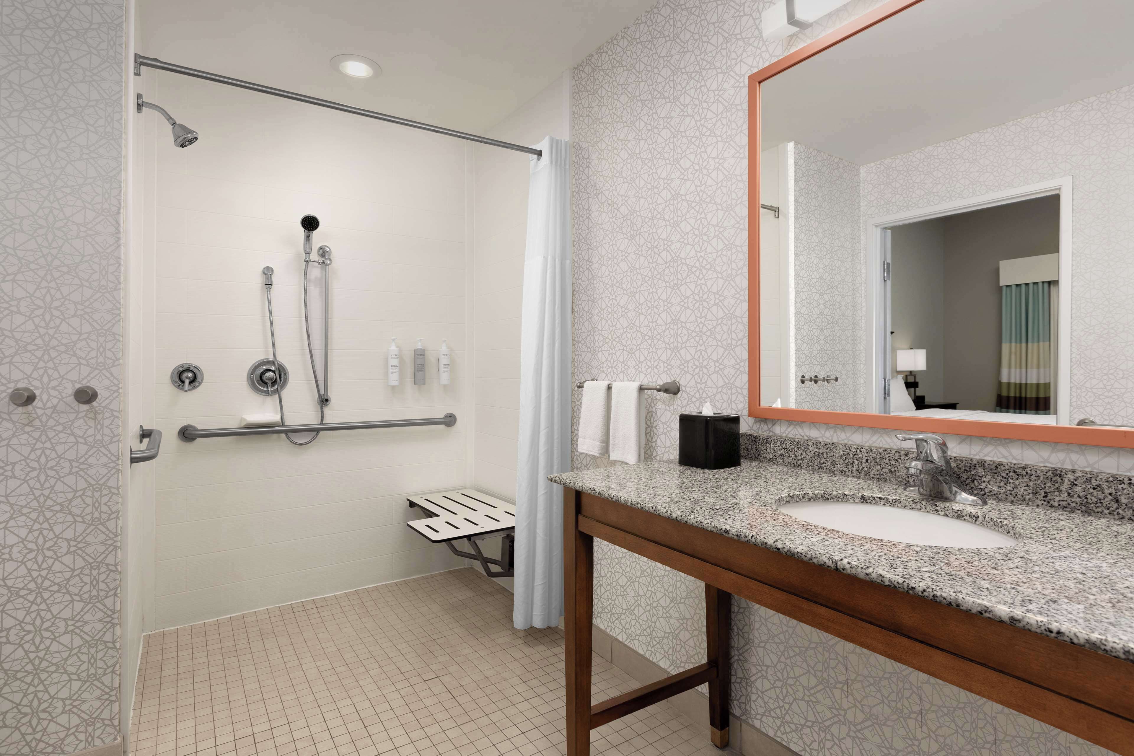 studio, accessible, non smoking | bathroom shower