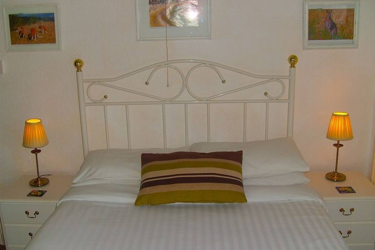 Kangaroo - Double En-Suite Room