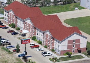 Exterior - Red Roof Inn & Suites Dickinson (Dickinson)