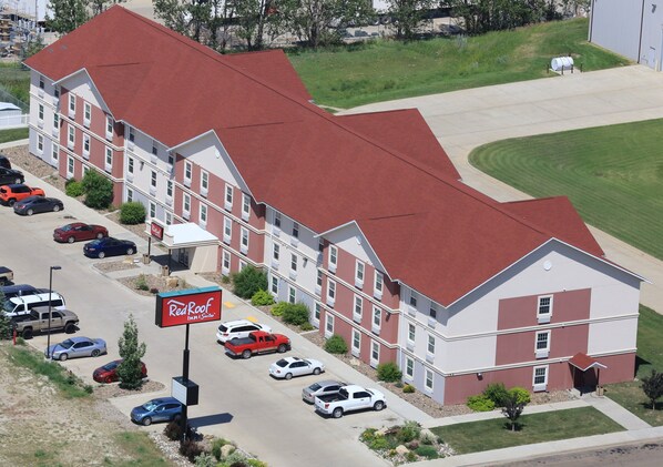 Exterior - Red Roof Inn & Suites Dickinson (Dickinson)
