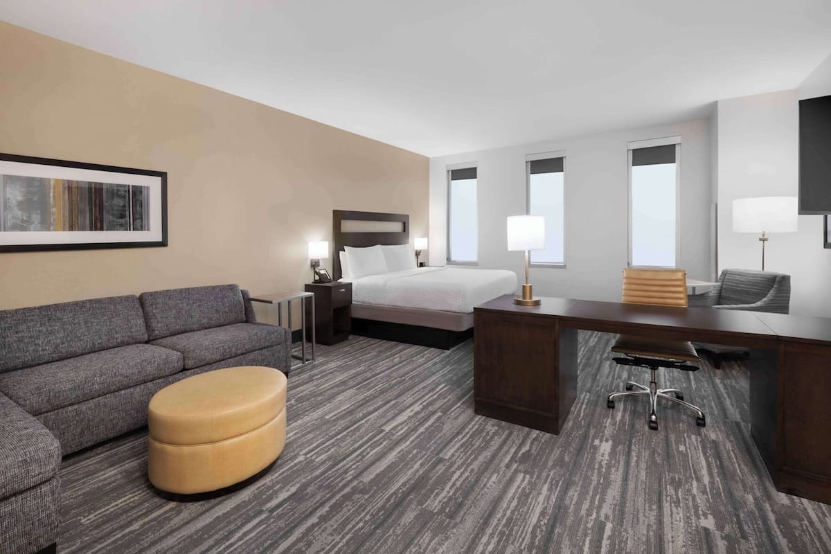 Premium bedding, in-room safe, desk, laptop workspace