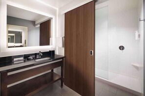 Bathroom shower - Hampton Inn & Suites Denver Downtown-Convention Center (Denver)