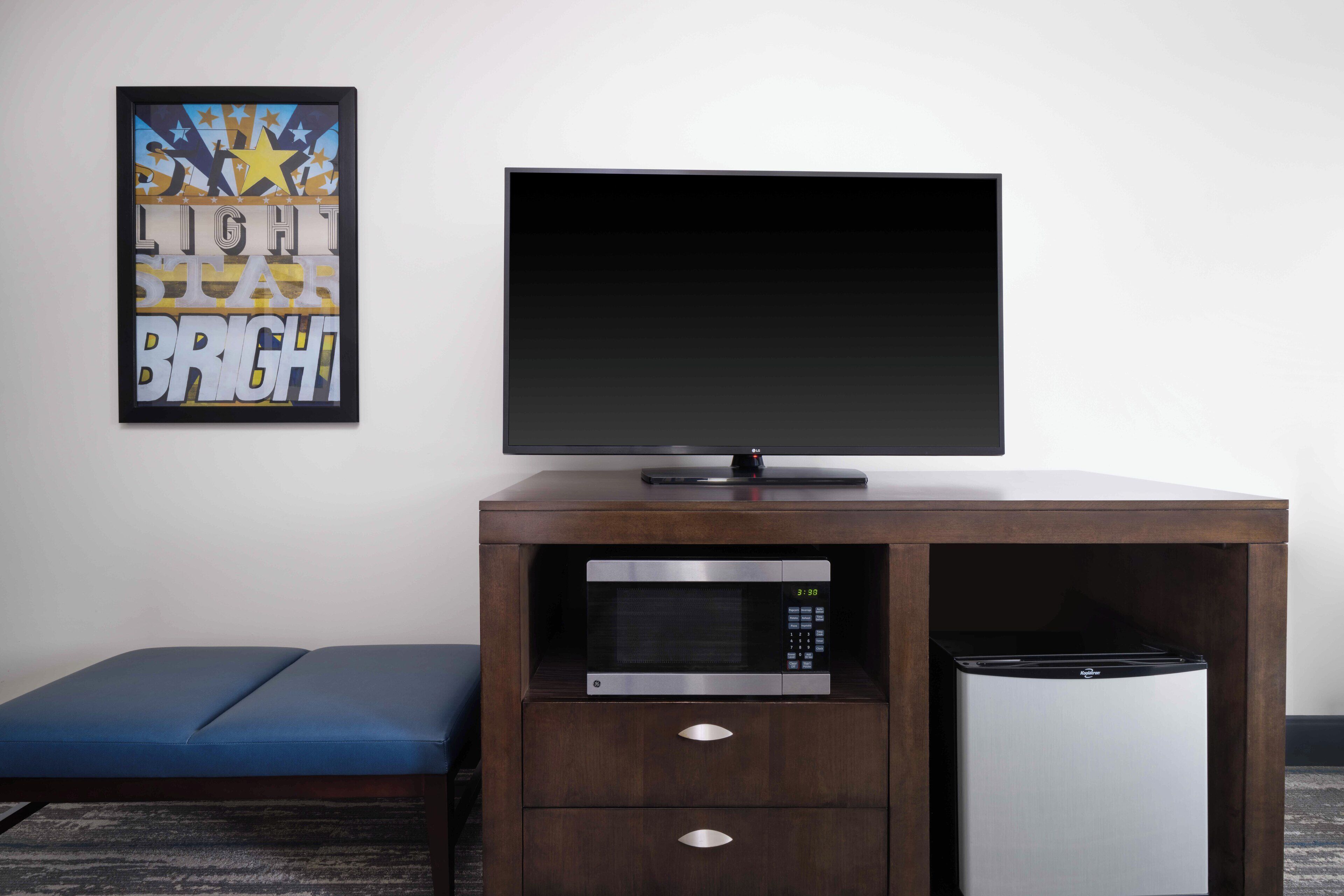 one king bed, non-smoking, accessible | living area | 42-inch lcd tv with satellite channels, tv