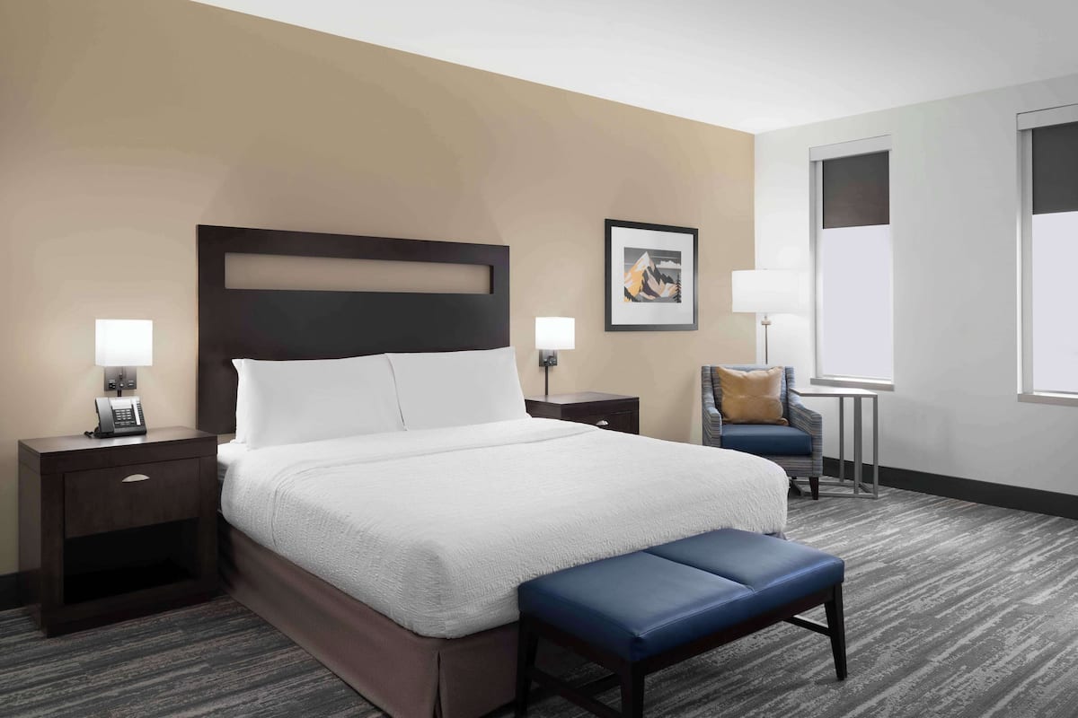 Premium bedding, in-room safe, desk, laptop workspace