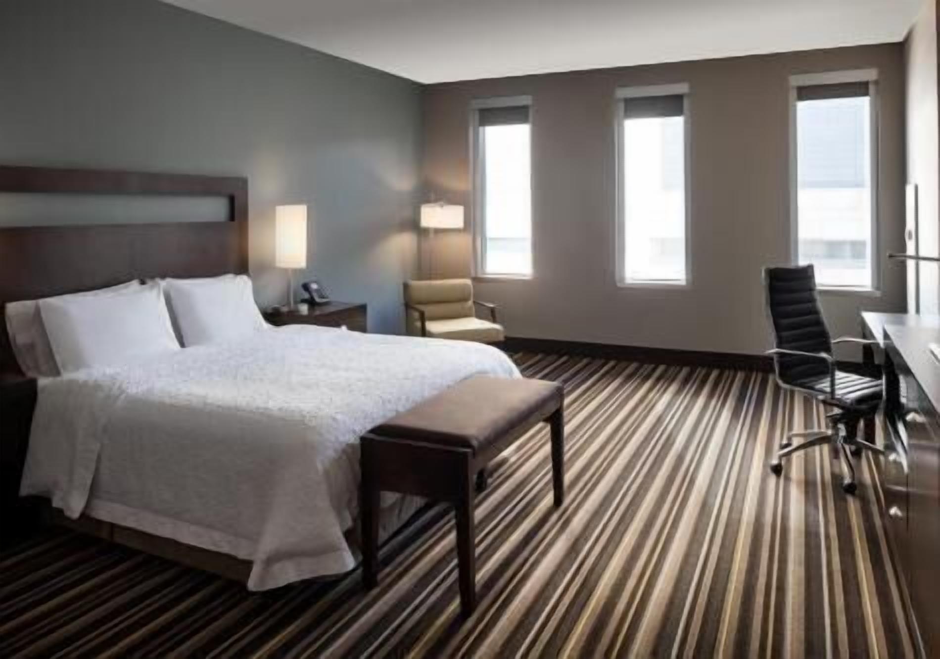 Premium bedding, in-room safe, desk, laptop workspace
