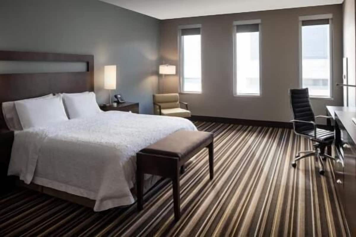 Premium bedding, in-room safe, desk, laptop workspace