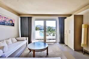 Club Room | Peralatan tempat tidur premium, bar mini, peti besi dalam bilik 