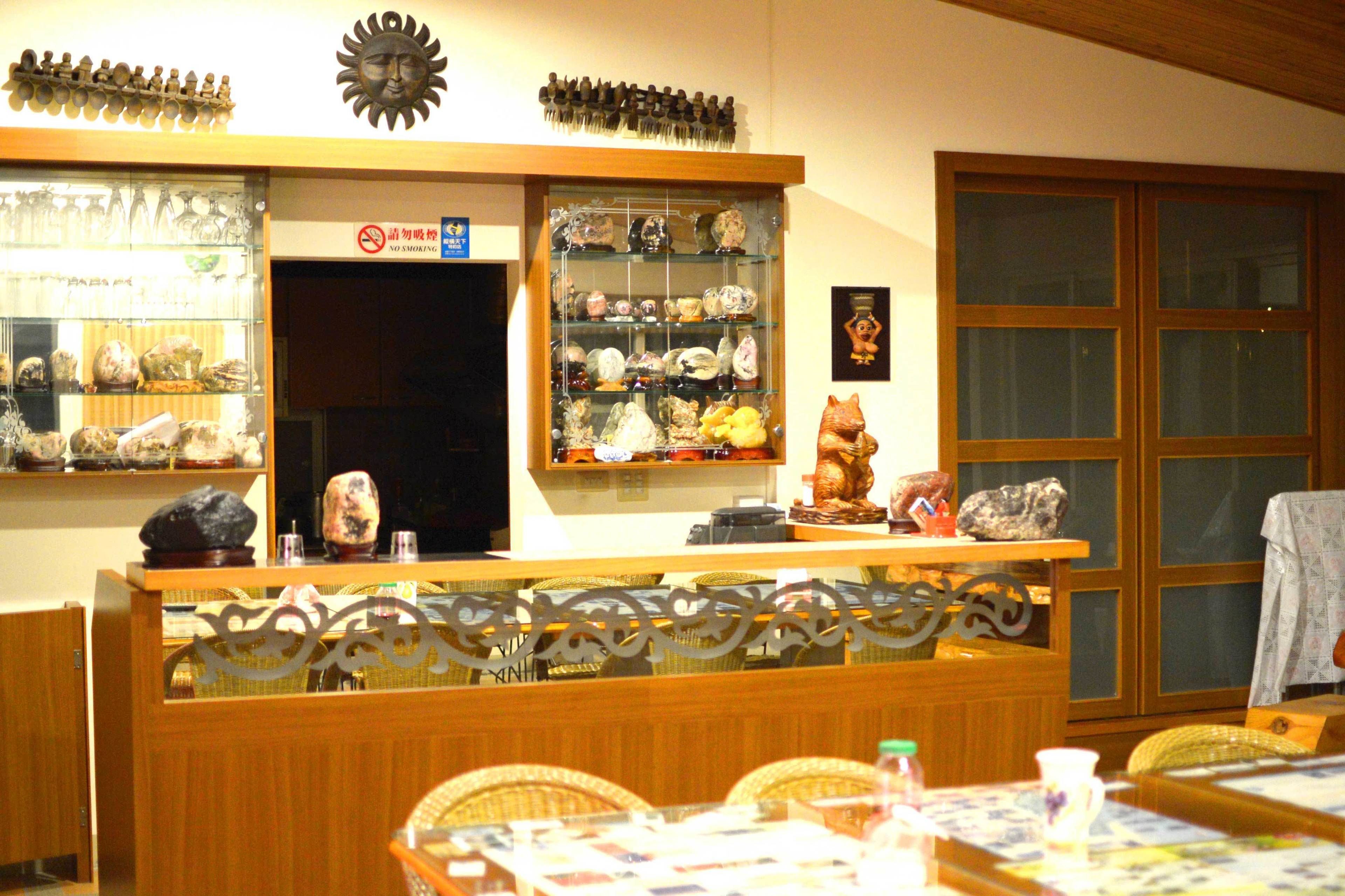 free daily breakfast