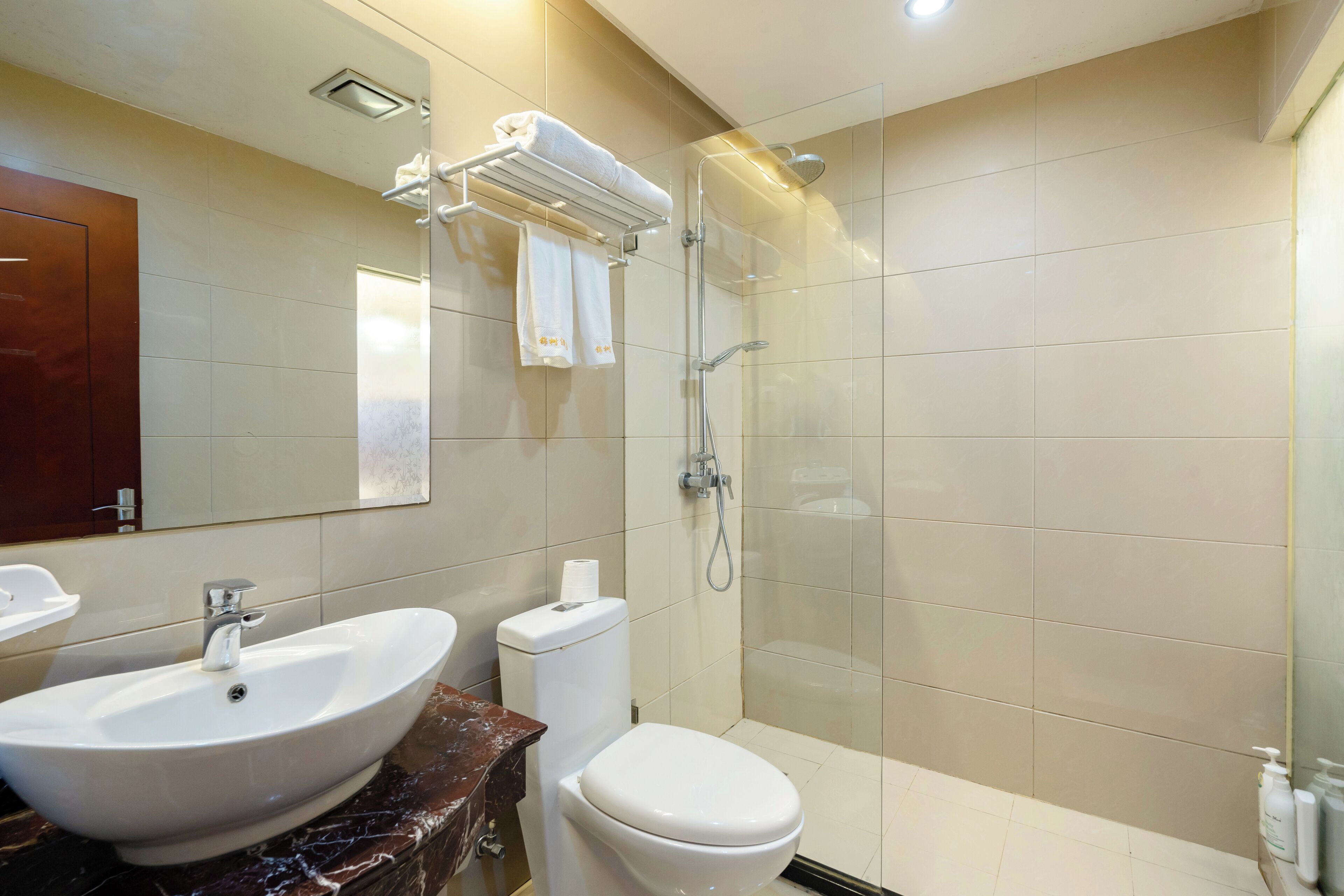 Business Room, 2 Twin Beds | Bathroom | Shower, hair dryer, slippers, towels