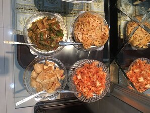 Free daily buffet breakfast  - Irene Boutique Hotel Jinshu Branch (Shanghai)