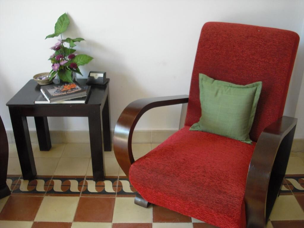 32-inch flat-screen tv with cable channels, tv, dvd player