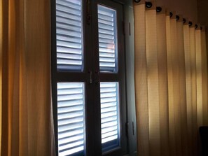 Interior - The Columns (Kampot)