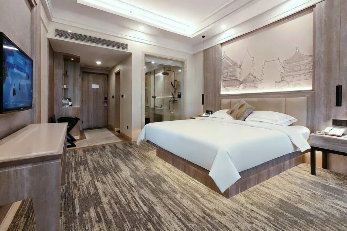 Minibar, in-room safe, desk, laptop workspace