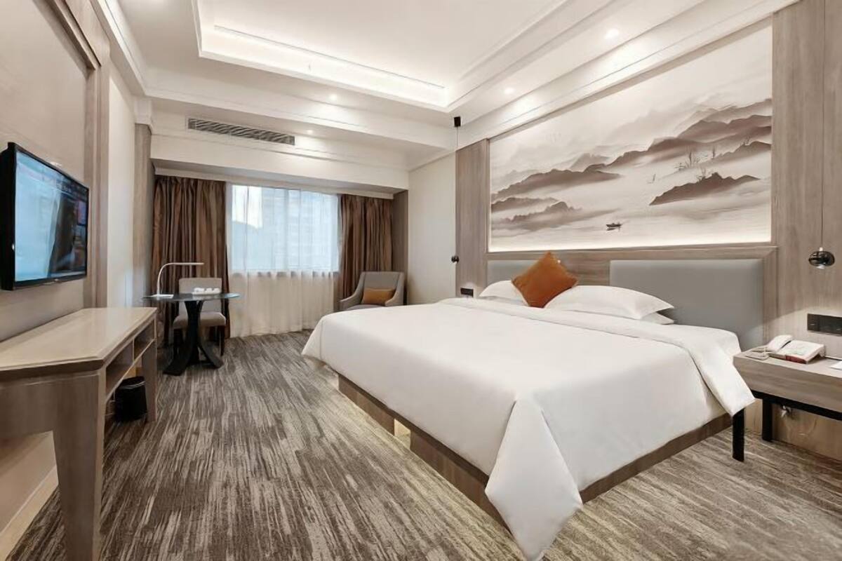 Minibar, in-room safe, desk, laptop workspace