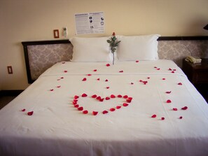 Minibar, desk, blackout curtains, rollaway beds - Ban Mê Dakruco Hotel (Nha Trang)