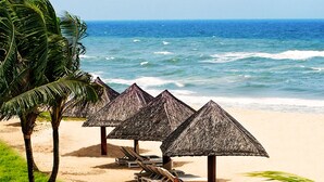 Private beach, sun-loungers, beach umbrellas, beach towels - Eden Resort Phu Quoc (Phu Quoc)