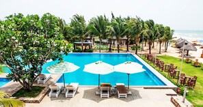 Outdoor pool, pool umbrellas, sun loungers