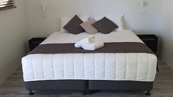 Suíte empresarial, 1 quarto | Roupas de cama premium, camas com colchões pillow-top