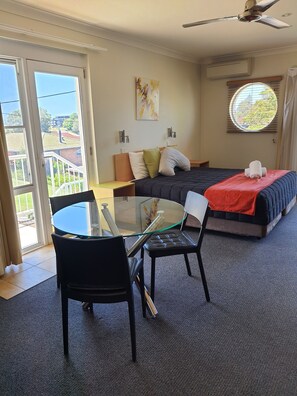 Prestige Room | Premium bedding, pillow-top beds, in-room safe, desk - Aston Hill Motor Lodge (Port Macquarie)