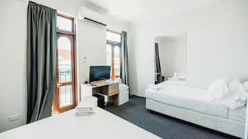 Twin Room with Shared Bathroom  | Balcony view