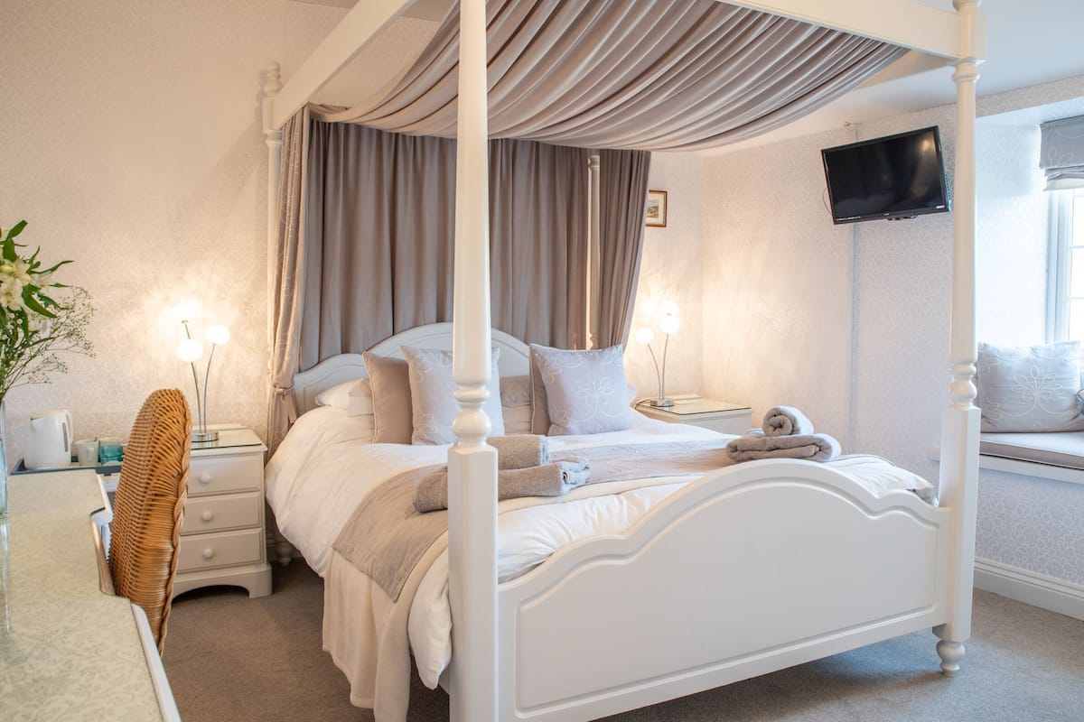 Tweepersoonskamer, en-suite badkamer (Kynance)