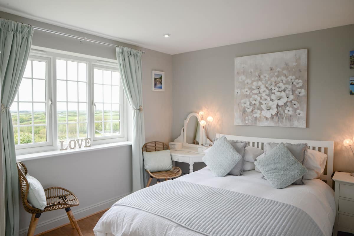 Standaard tweepersoonskamer, en-suite badkamer, uitzicht op tuin (annex bedroom)