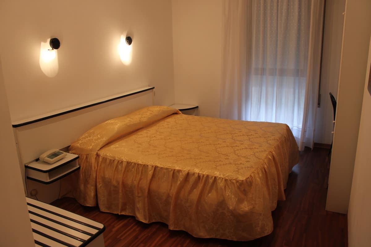 Desk, cots/infant beds, rollaway beds, free WiFi