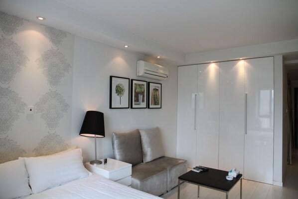 Habitación Deluxe | Sala de estar | Televisión