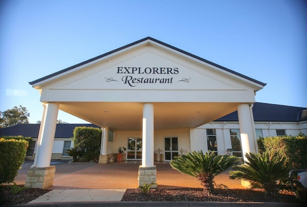 Property entrance - Roma Explorers Inn (Roma)