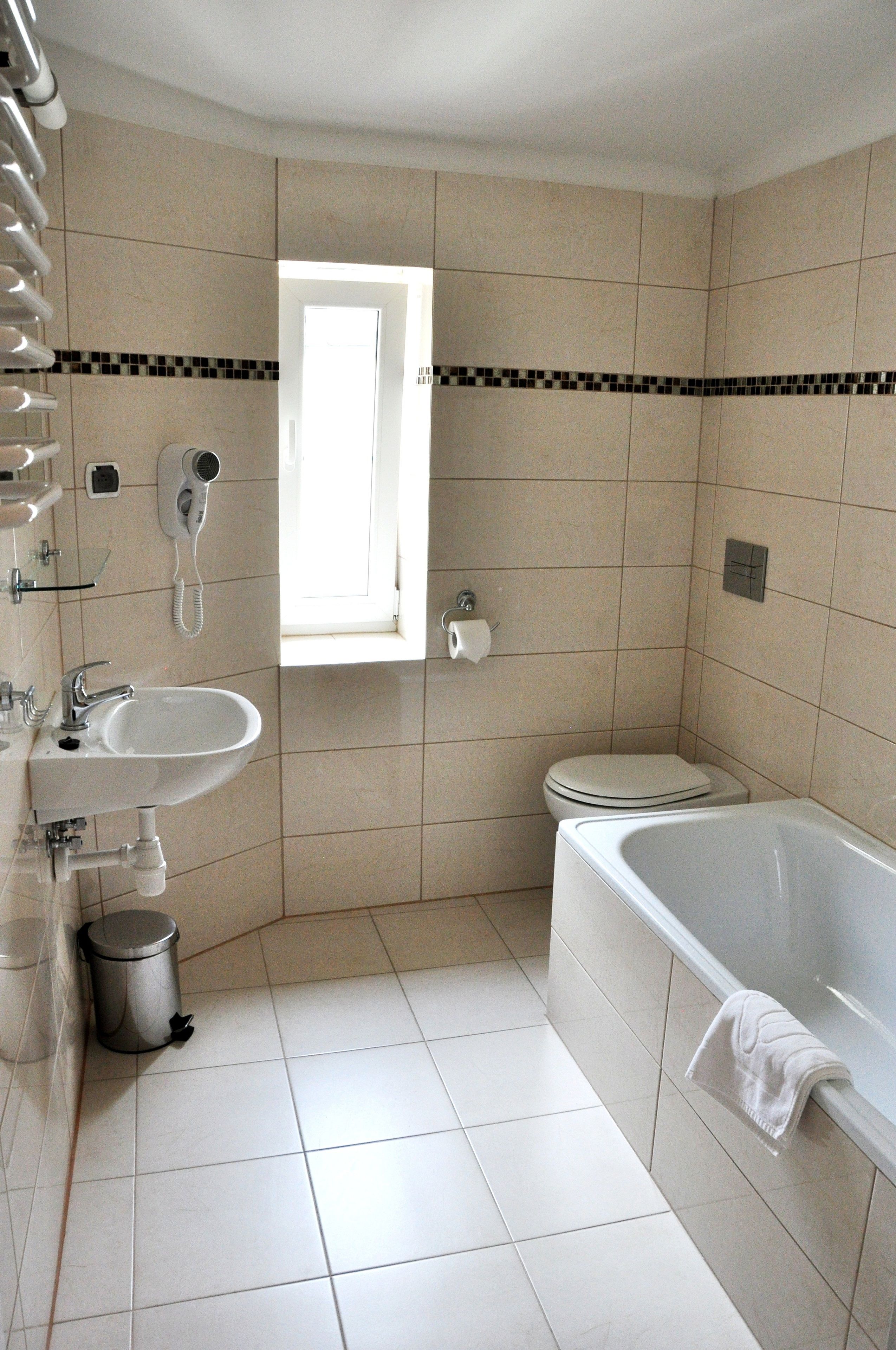 standard quadruple room | bathroom | hair dryer, towels, toilet paper