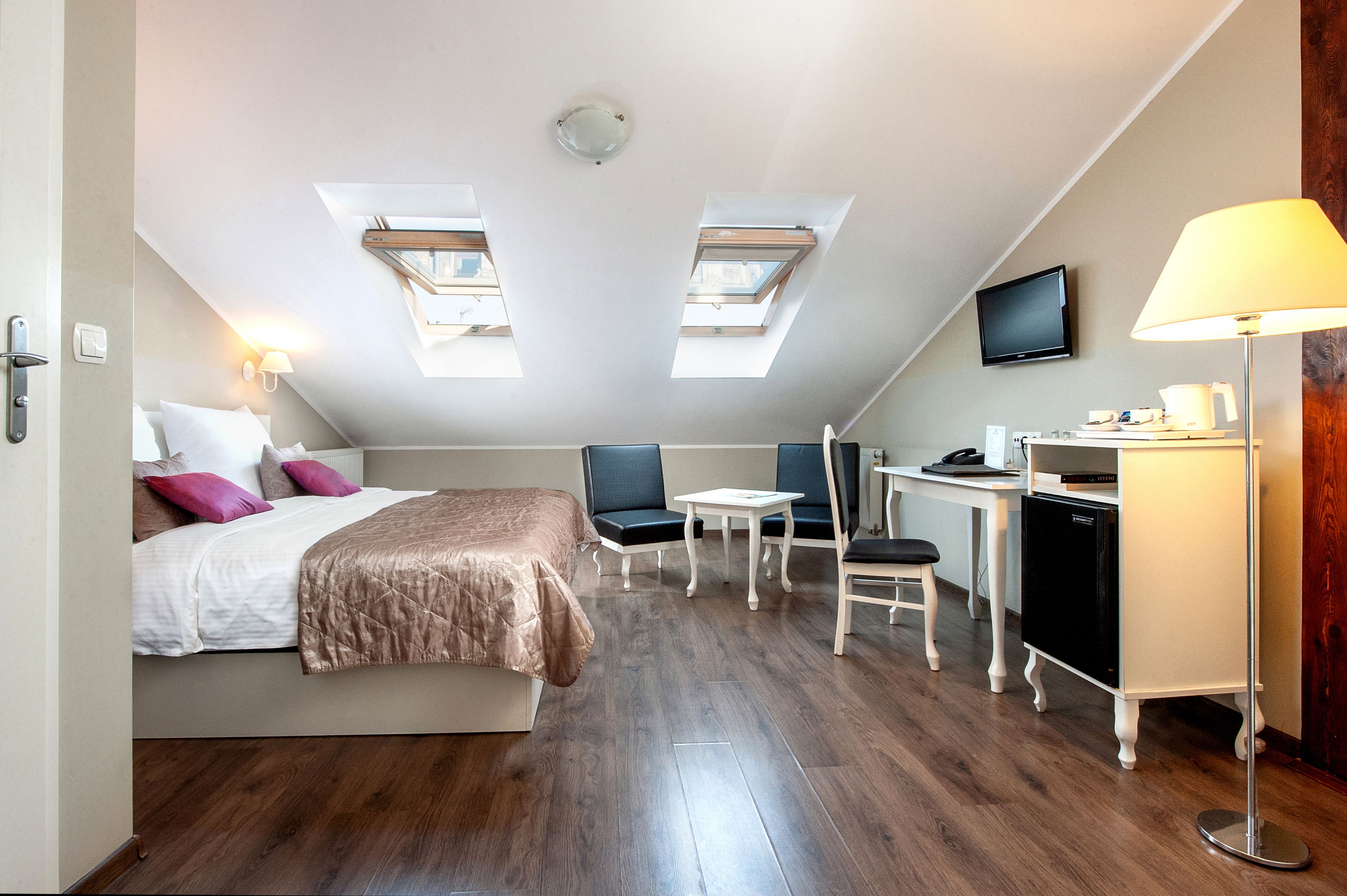 standard double or twin room | minibar, in-room safe, desk, blackout curtains