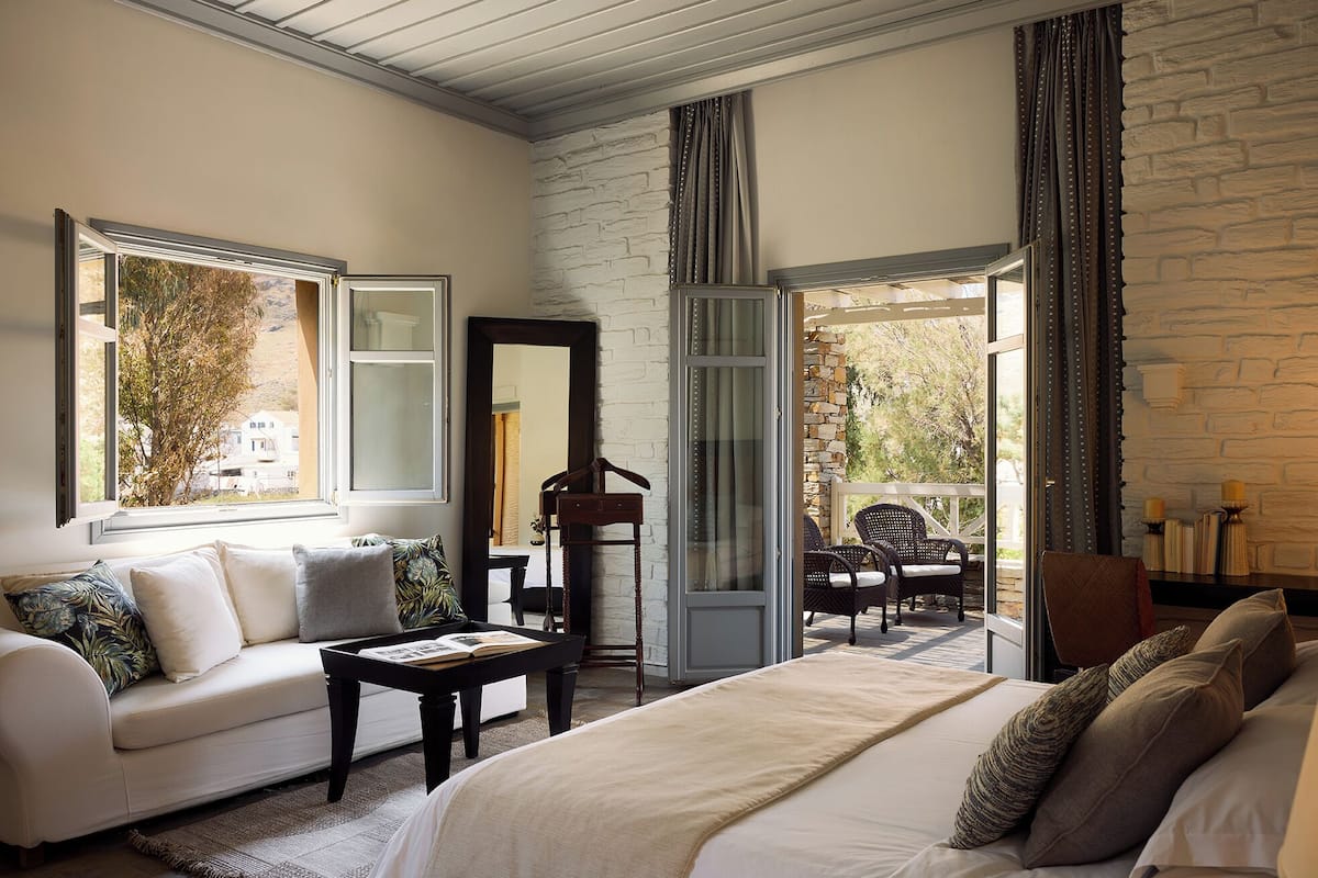 Premium bedding, in-room safe, desk, soundproofing